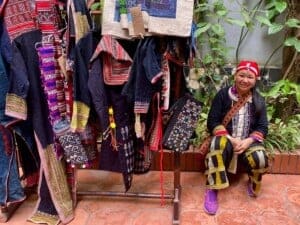 Red Dao Women selling handicrafts