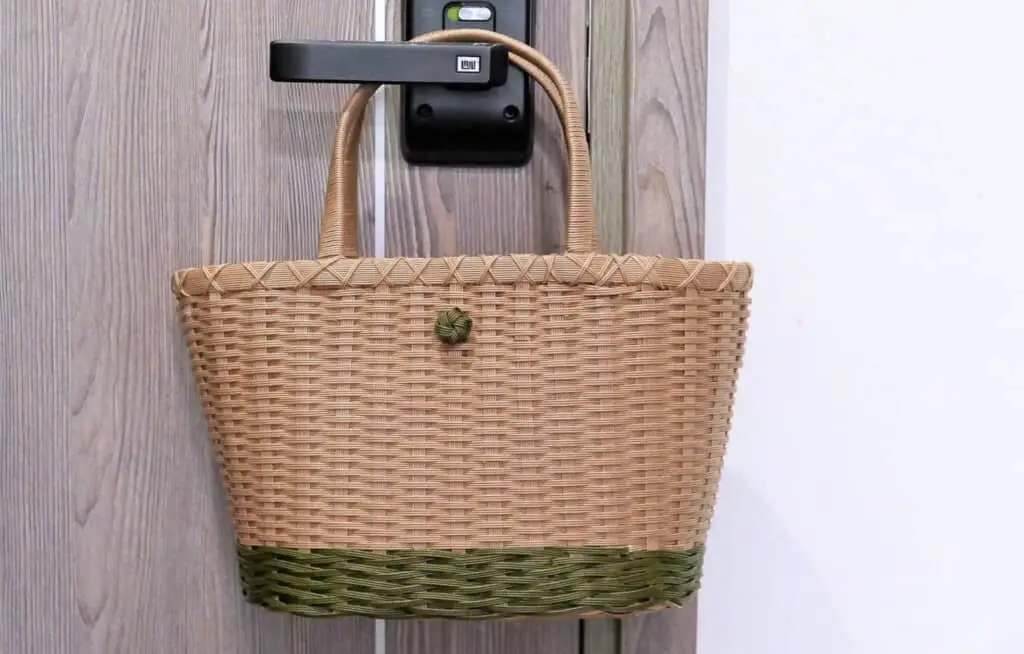 A Purse Hand-woven Out of the Japanese Paper Material